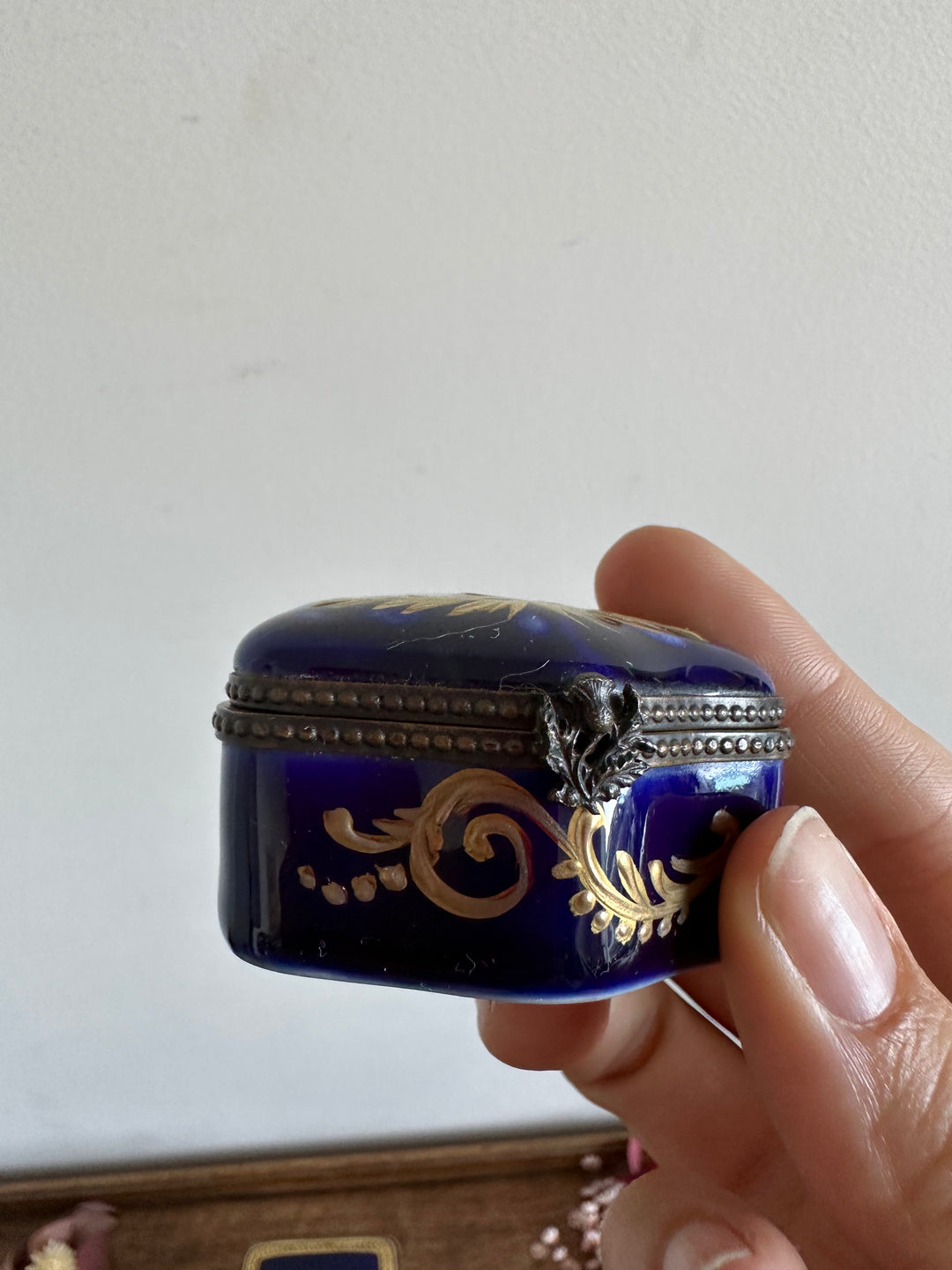 Assortiment de bonbonnières en porcelaine de Limoges années 1920