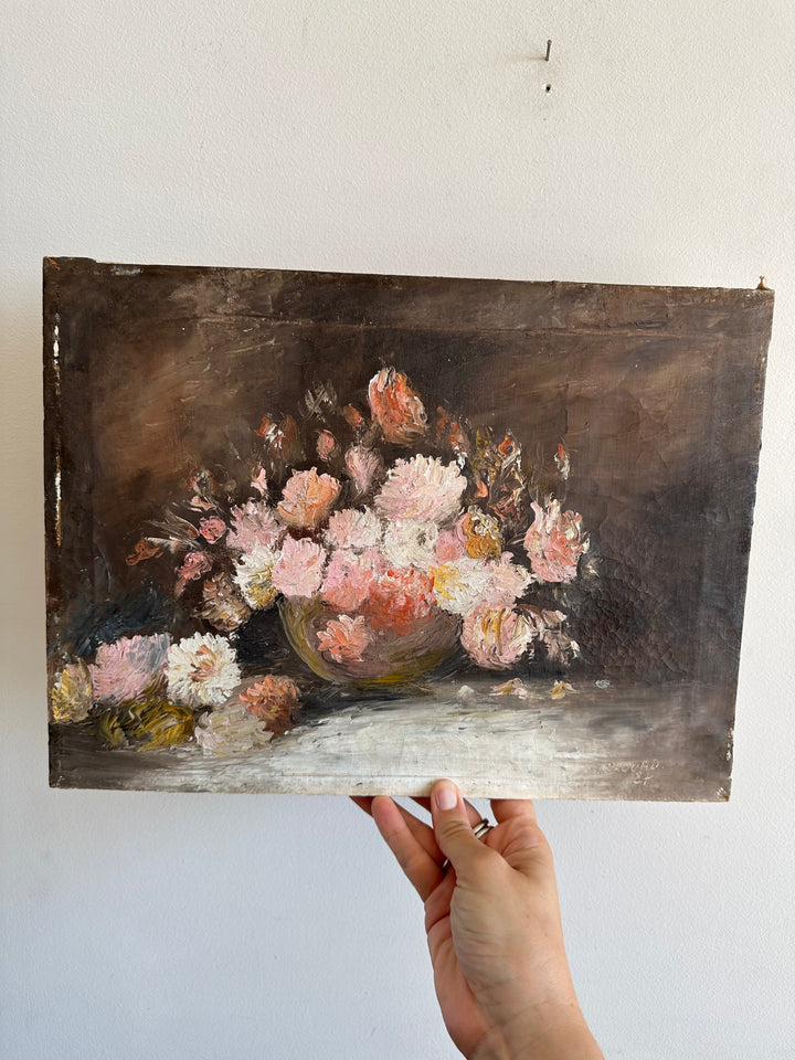 Peinture à l'huile sur toile signée, fond sombre fleurs roses