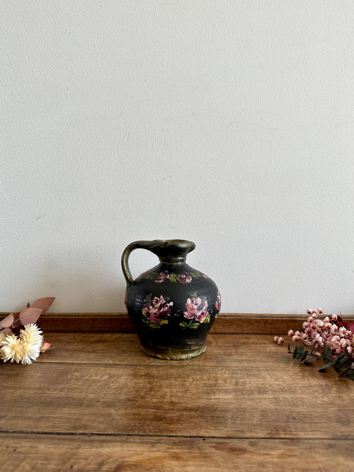 Pichet en terre cuite peint à la main