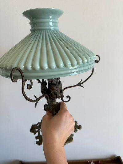Lampe à poser en bronze et opaline verte début XXème
