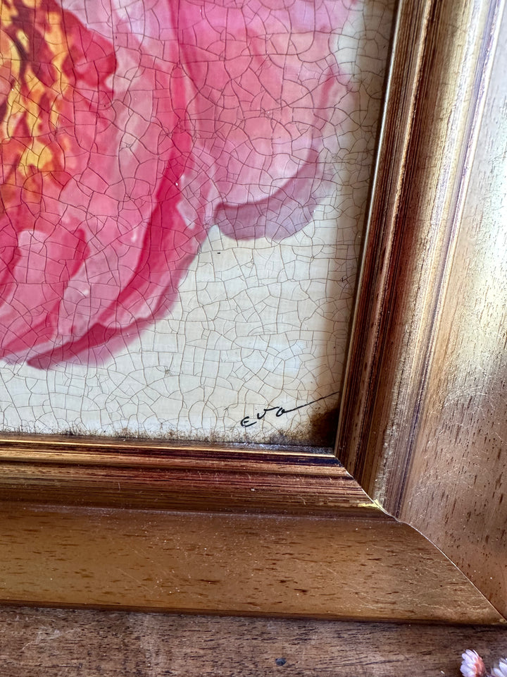 Toile marouflée sur bois représentant une rose dans son cadre épais doré