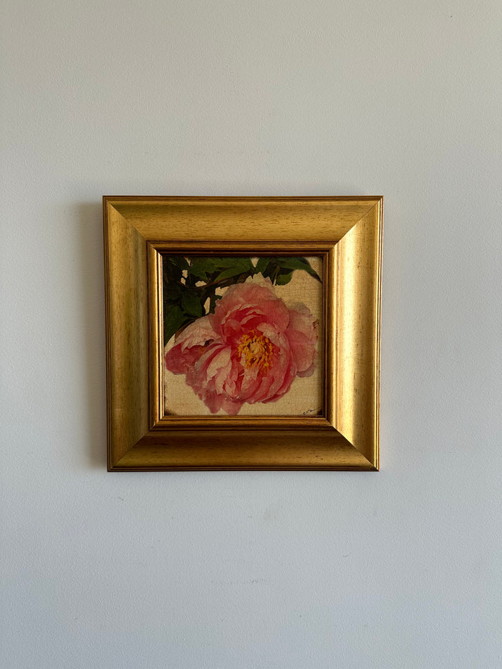 Toile marouflée sur bois représentant une rose dans son cadre épais doré