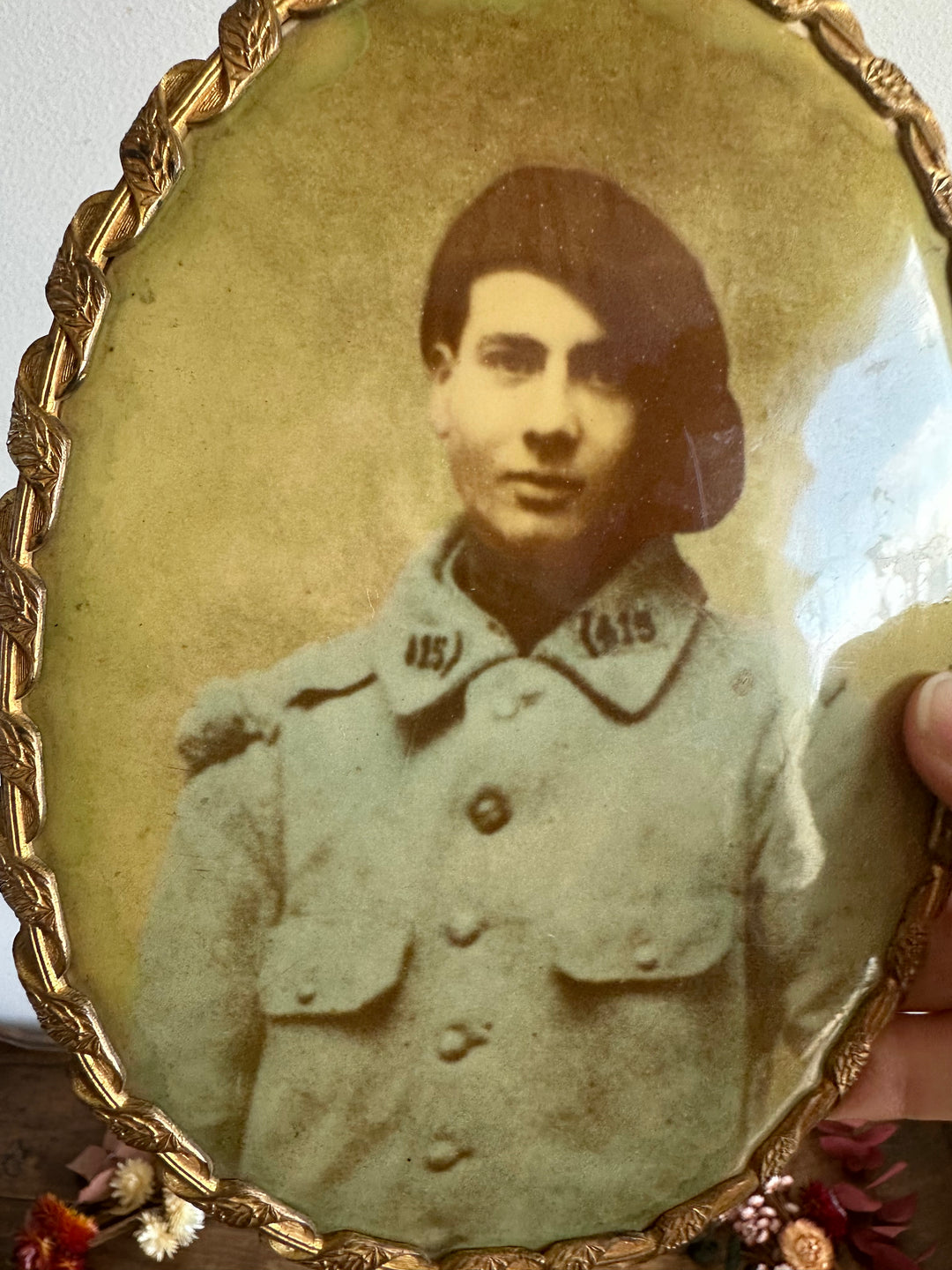 Photographie poilu dans cadre en laiton à poser