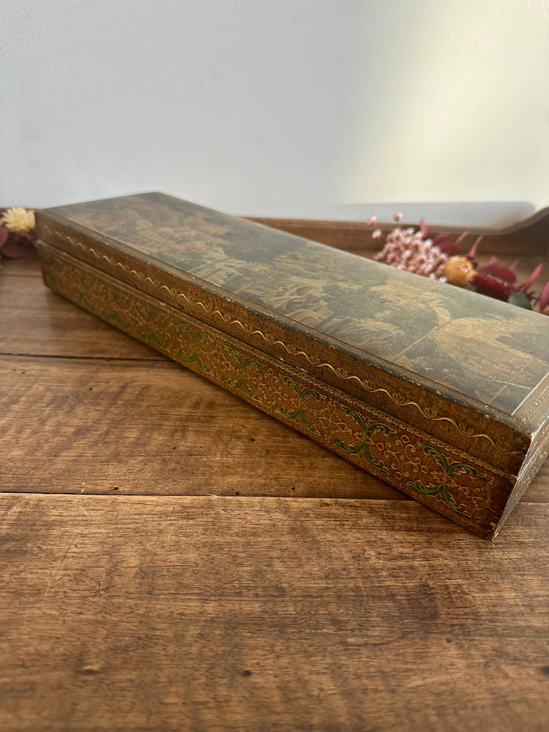 Boite rectangulaire florentine décoration tapisserie Moyen Age