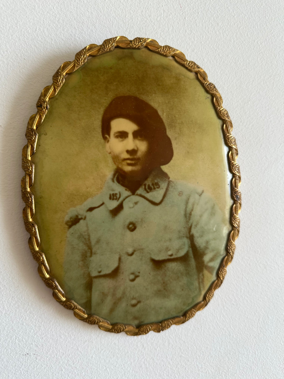 Photographie poilu dans cadre en laiton à poser
