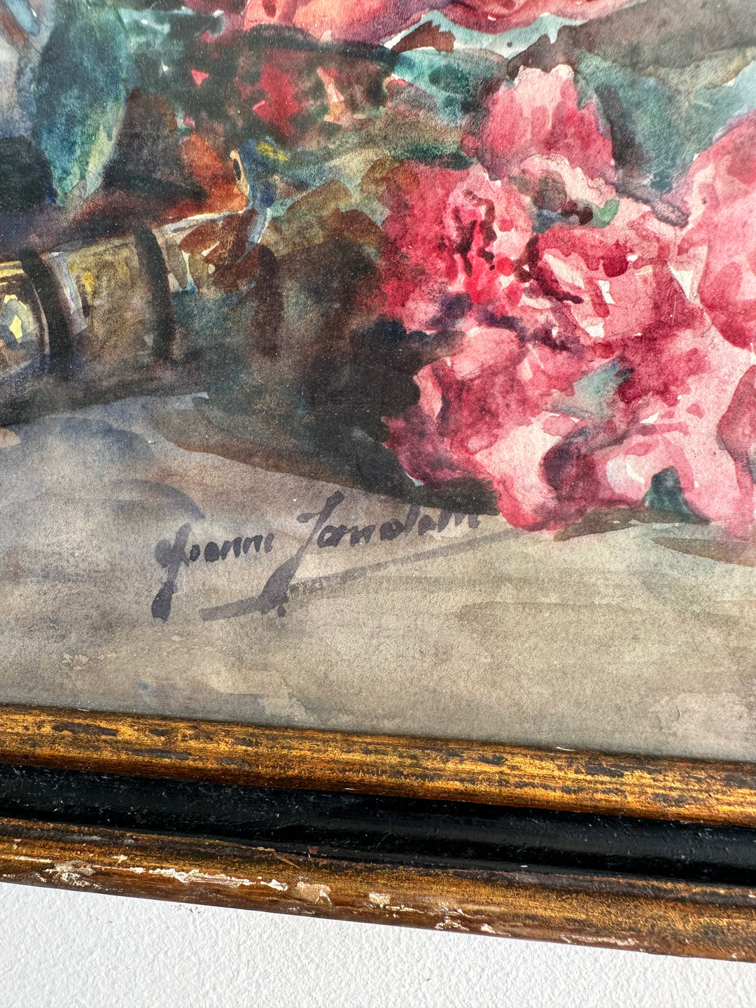 Peinture fleurs roses sur fond bleu cadre en bois bleu et or