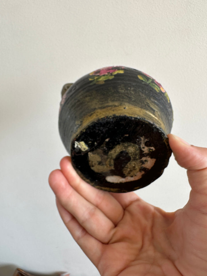 Pichet en terre cuite peint à la main