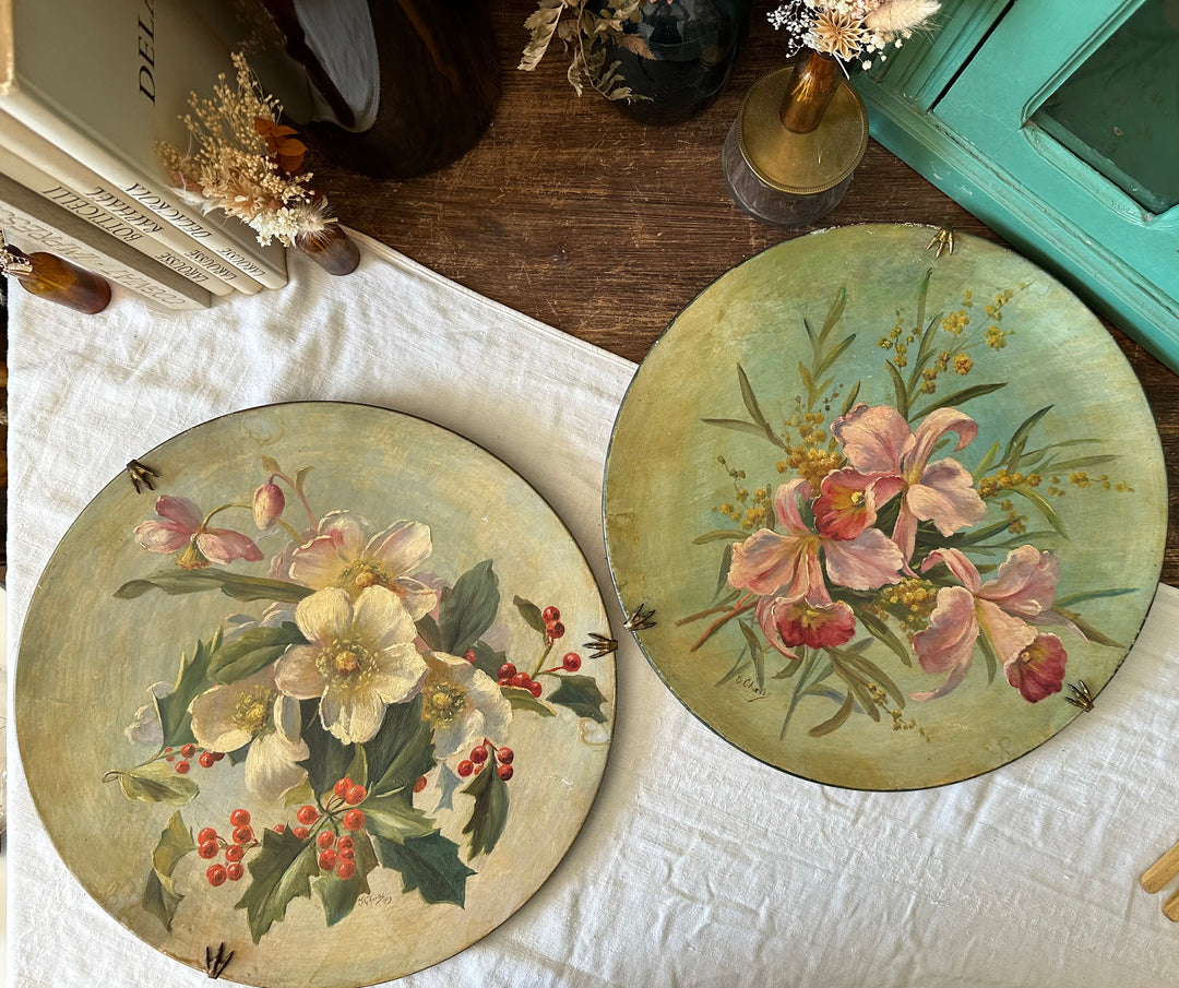 Assiettes décoratives signées 1913