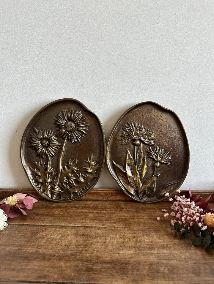 Sculptures en bronze représentation florale à accrocher