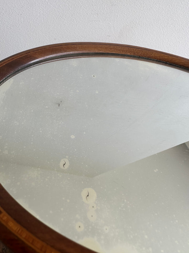 Plateau miroir ovale en bois avec anses en laiton travaillé