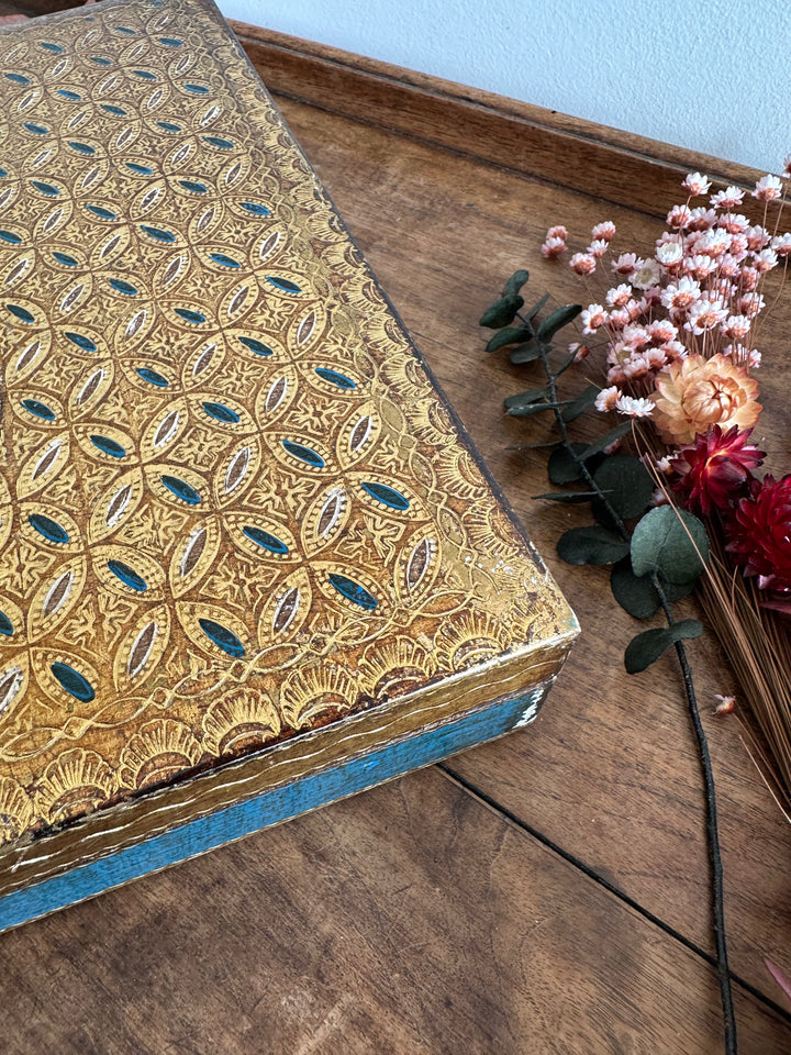 Boite à chocolats en bois décoration dorée style florentin