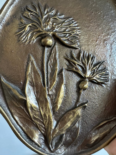 Sculptures en bronze représentation florale à accrocher