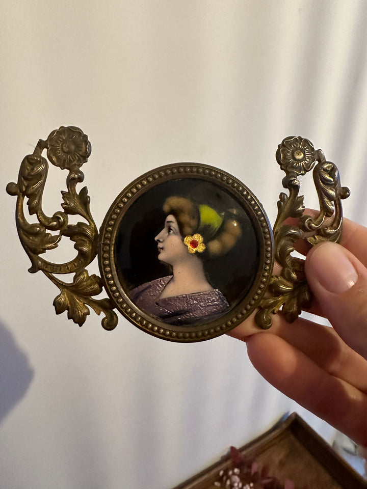 Ornement en bronze époque Napoléon III jeune fille de profil