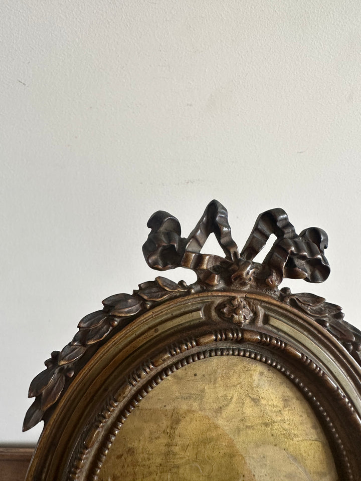 Cadre photo Napoléon III rond en bronze noeud sur fronton