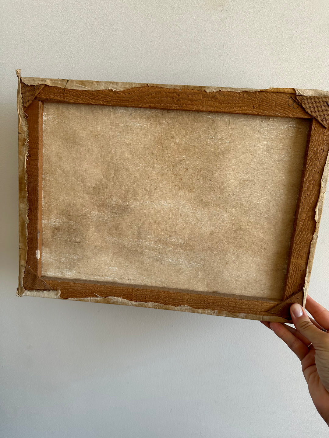 Peinture à l'huile sur toile signée, fond sombre fleurs roses