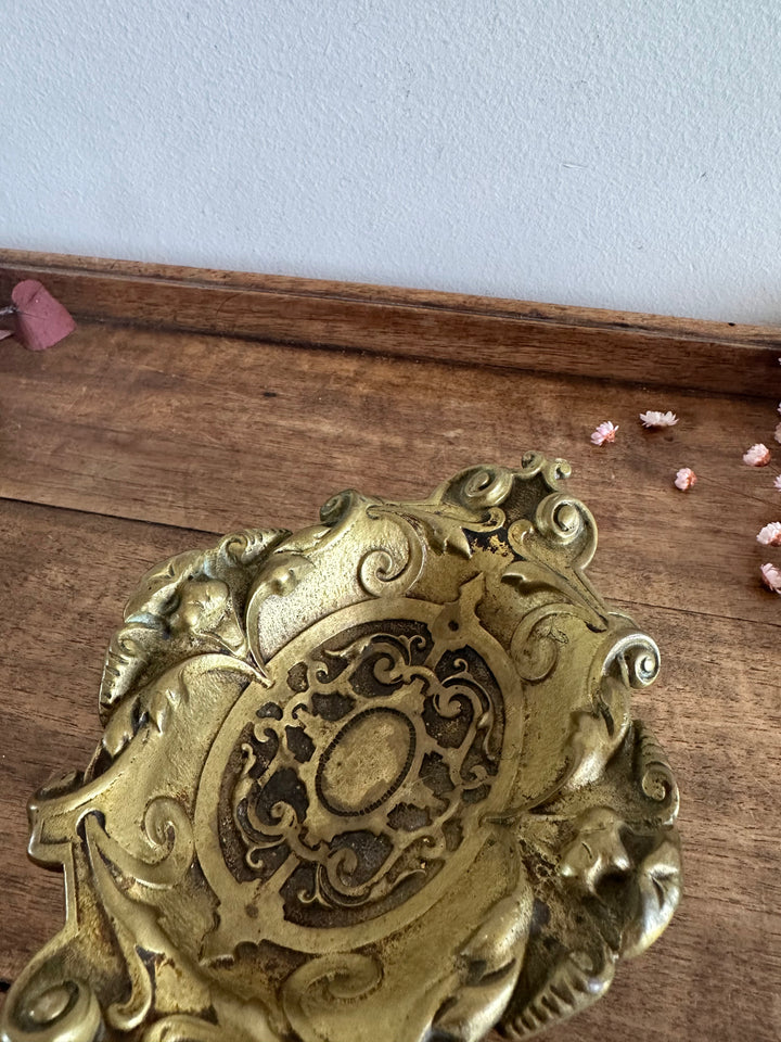 Vide poche sur pied en bronze ornement gothiques