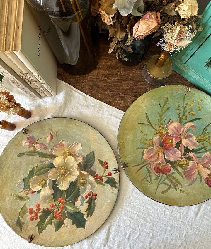 Assiettes décoratives signées 1913