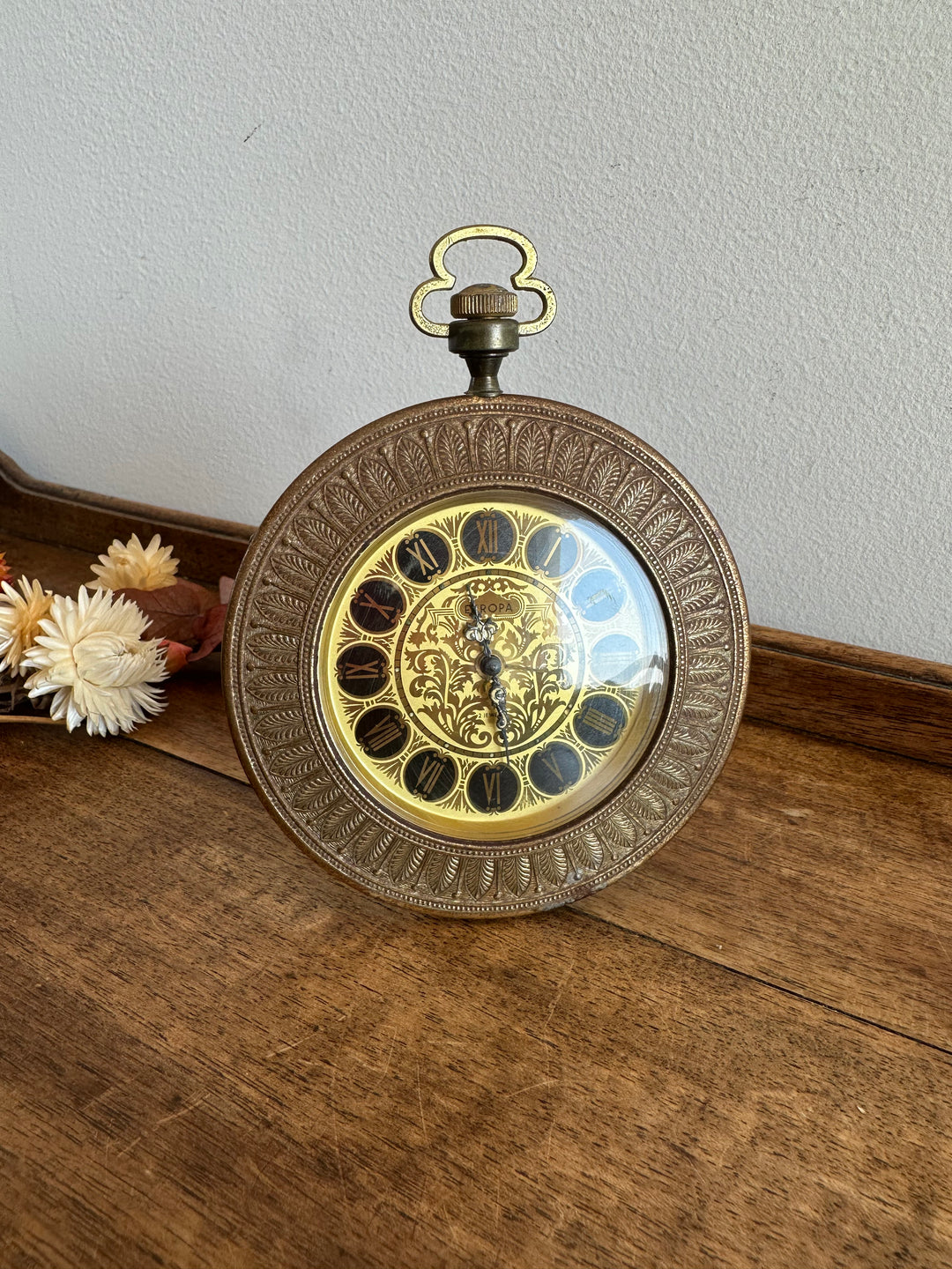 Réveil matin sur pied Europa en métal doré