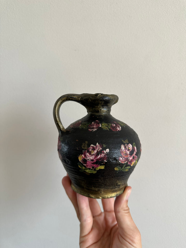 Pichet en terre cuite peint à la main