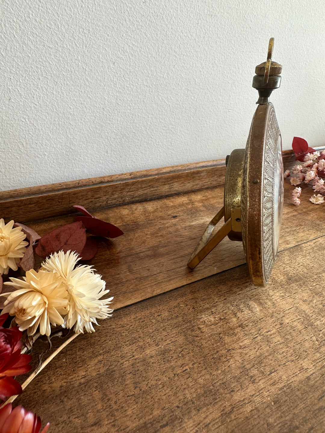 Réveil matin sur pied Europa en métal doré