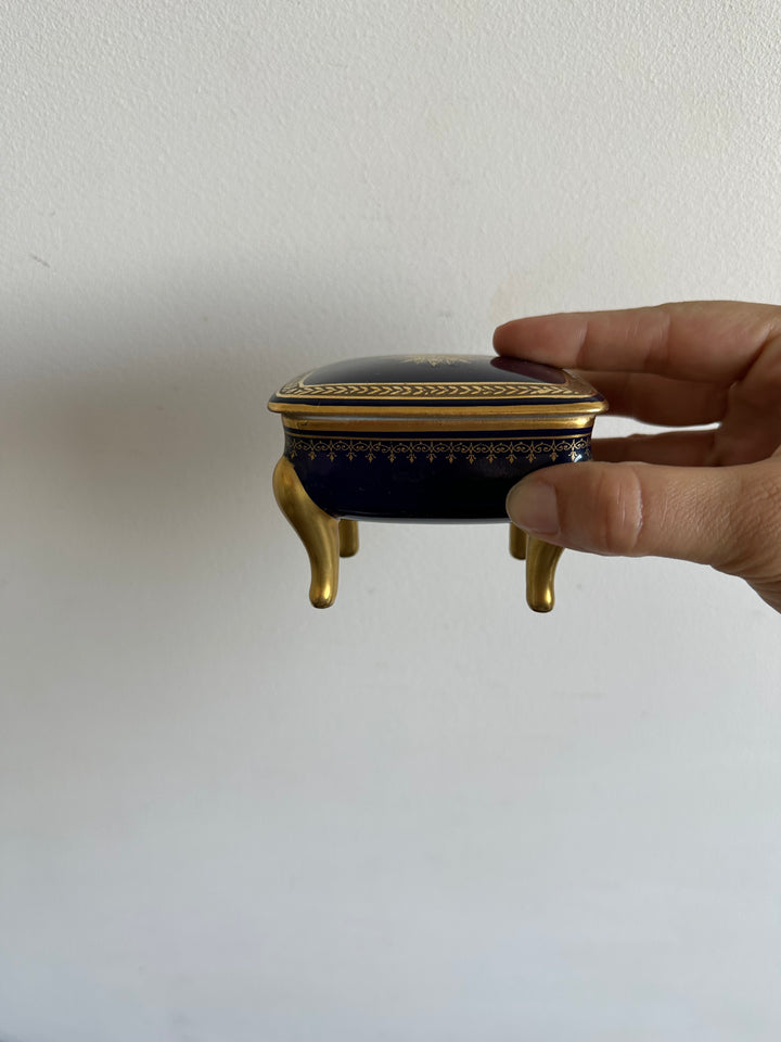 Assortiment de bonbonnières en porcelaine de Limoges années 1920