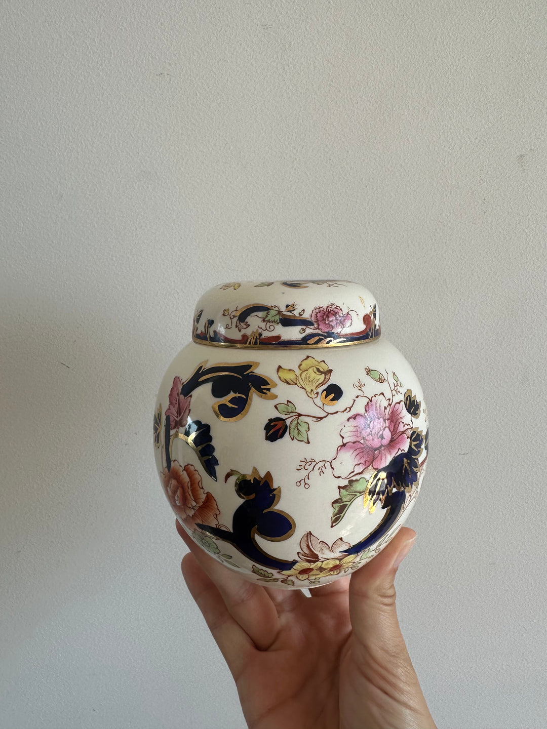 Pot en porcelaine peinte avec couvercle Made in England