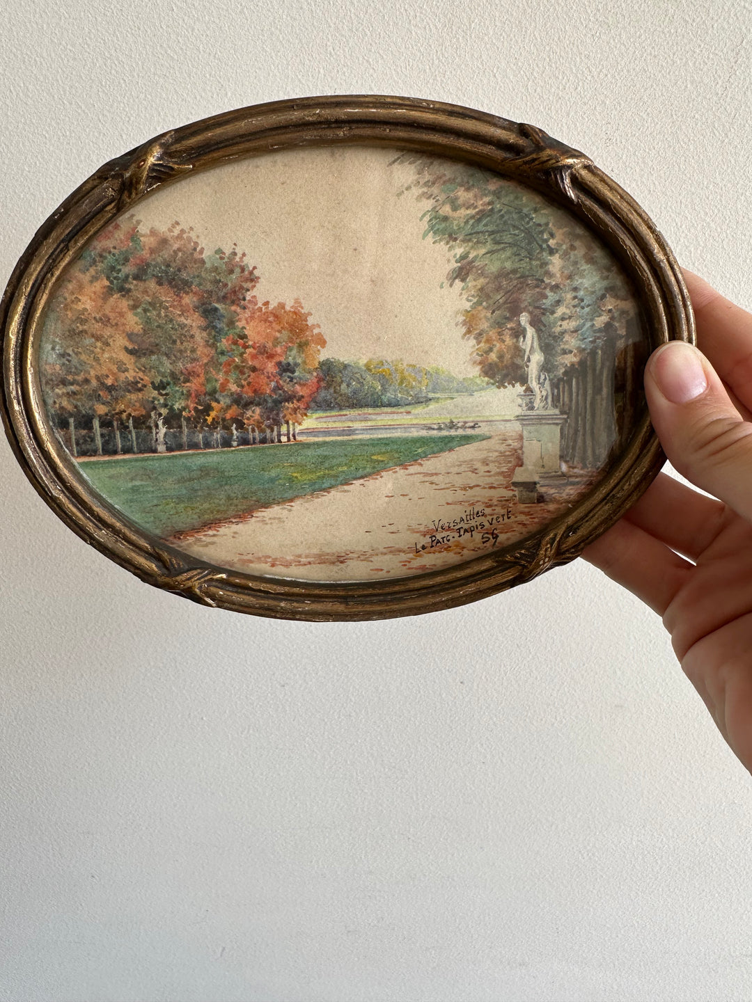 Peinture signée représentant le parc de versailles années 20