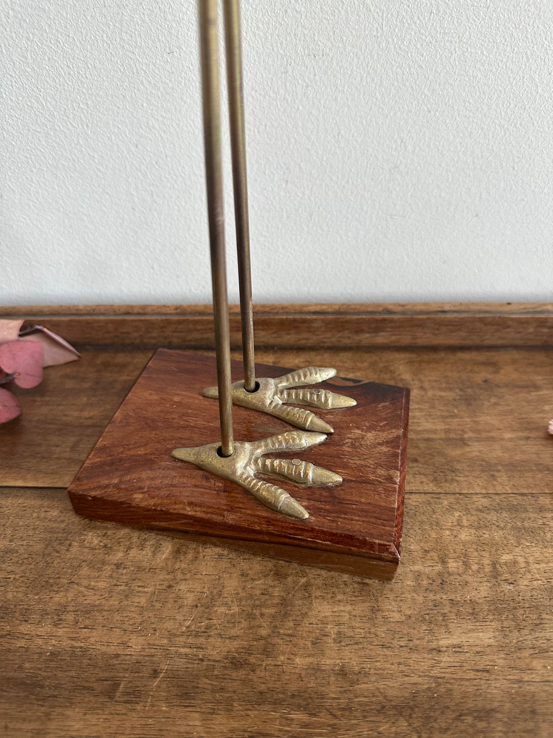 Héron en bois pied en laiton sur socle rectangulaire