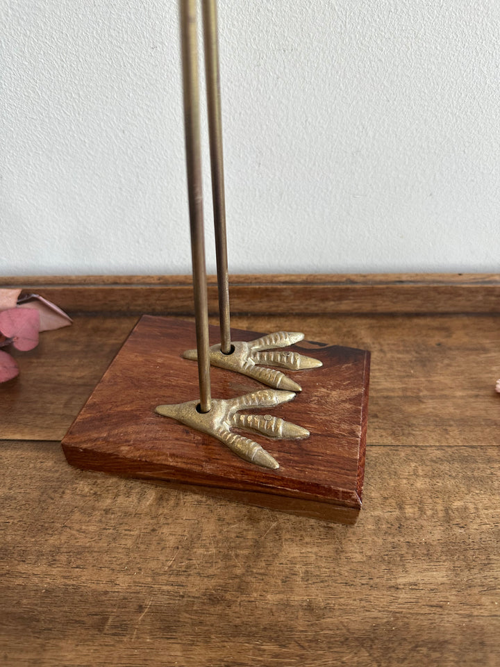 Héron en bois pied en laiton sur socle rectangulaire