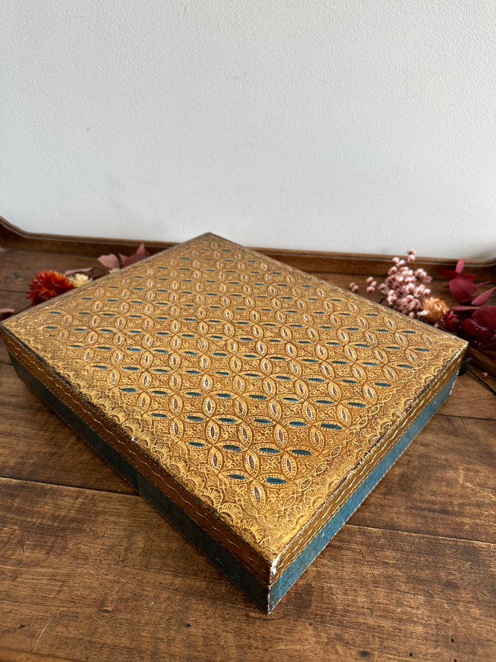 Boite à chocolats en bois décoration dorée style florentin