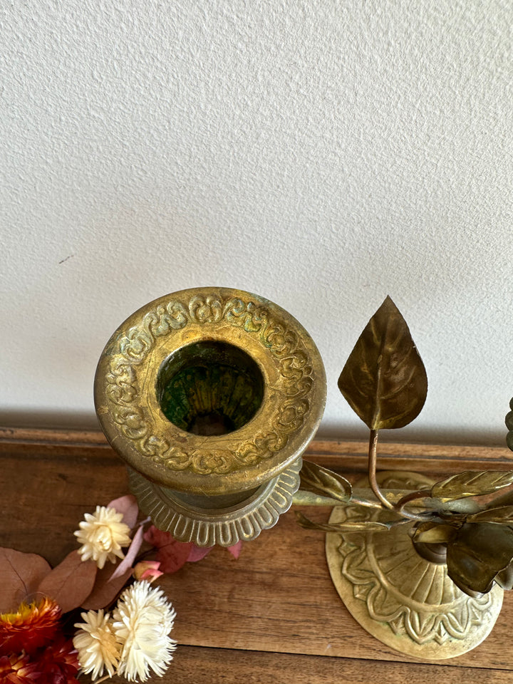 Chandelier à trois branches orné de roses sculptées
