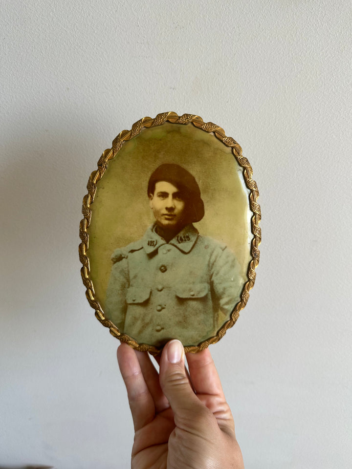 Photographie poilu dans cadre en laiton à poser