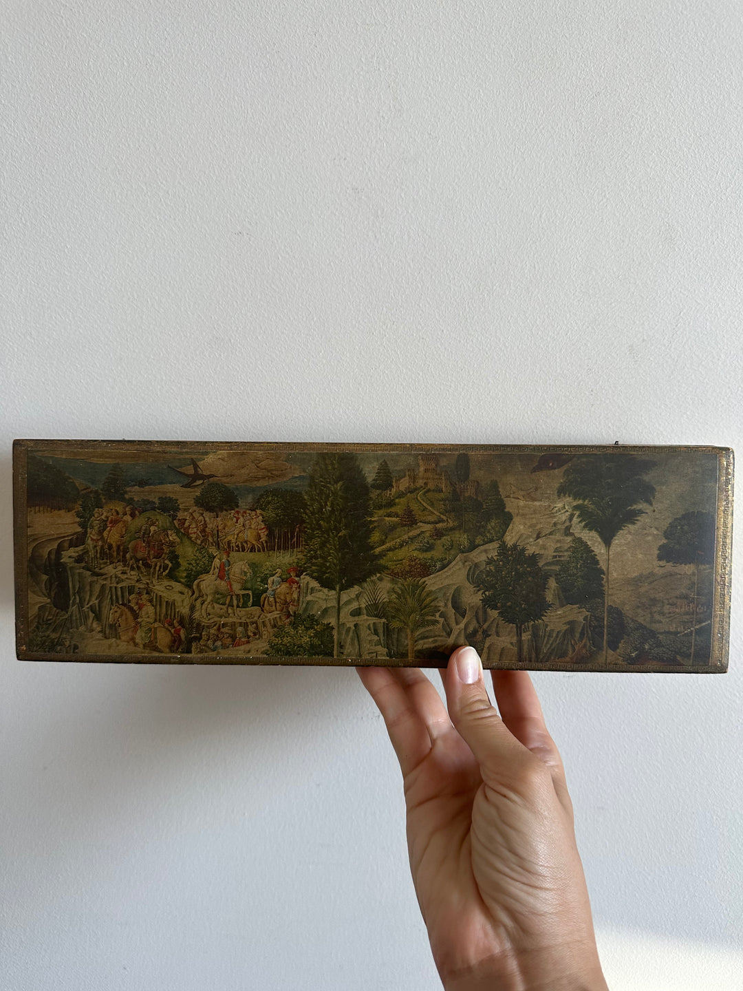 Boite rectangulaire florentine décoration tapisserie Moyen Age