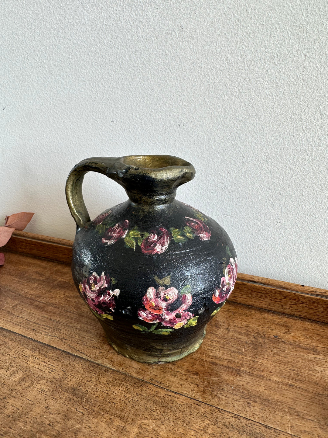 Pichet en terre cuite peint à la main