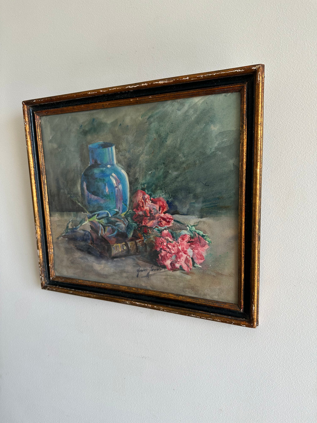 Peinture fleurs roses sur fond bleu cadre en bois bleu et or
