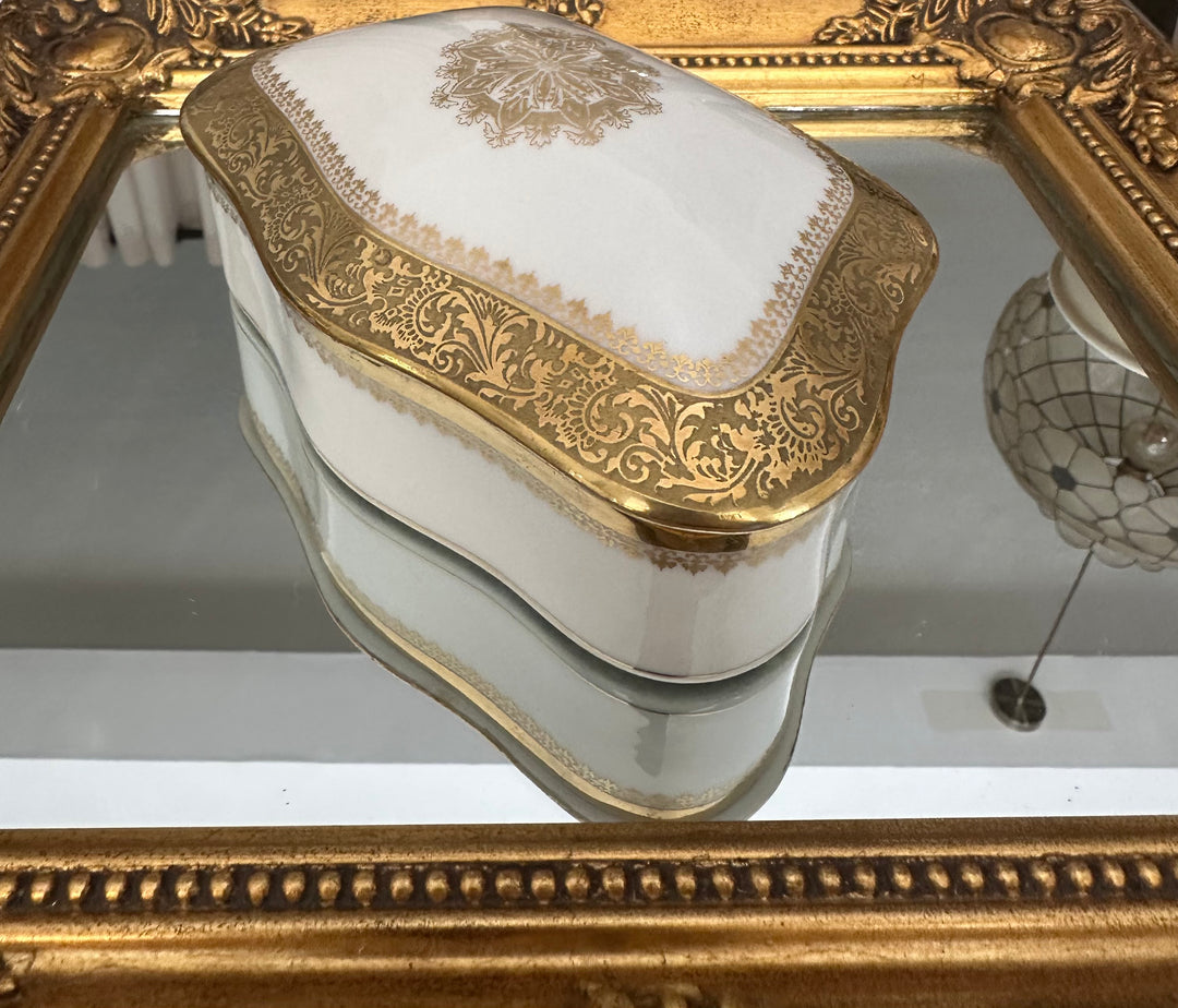 Assortiment de bonbonnières en porcelaine de Limoges années 1920