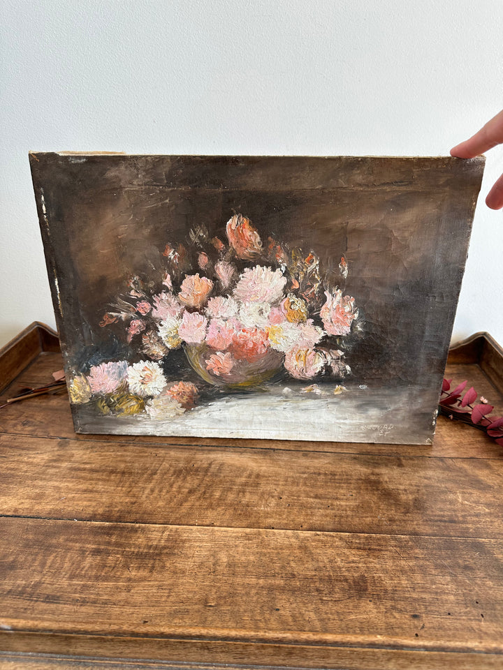 Peinture à l'huile sur toile signée, fond sombre fleurs roses