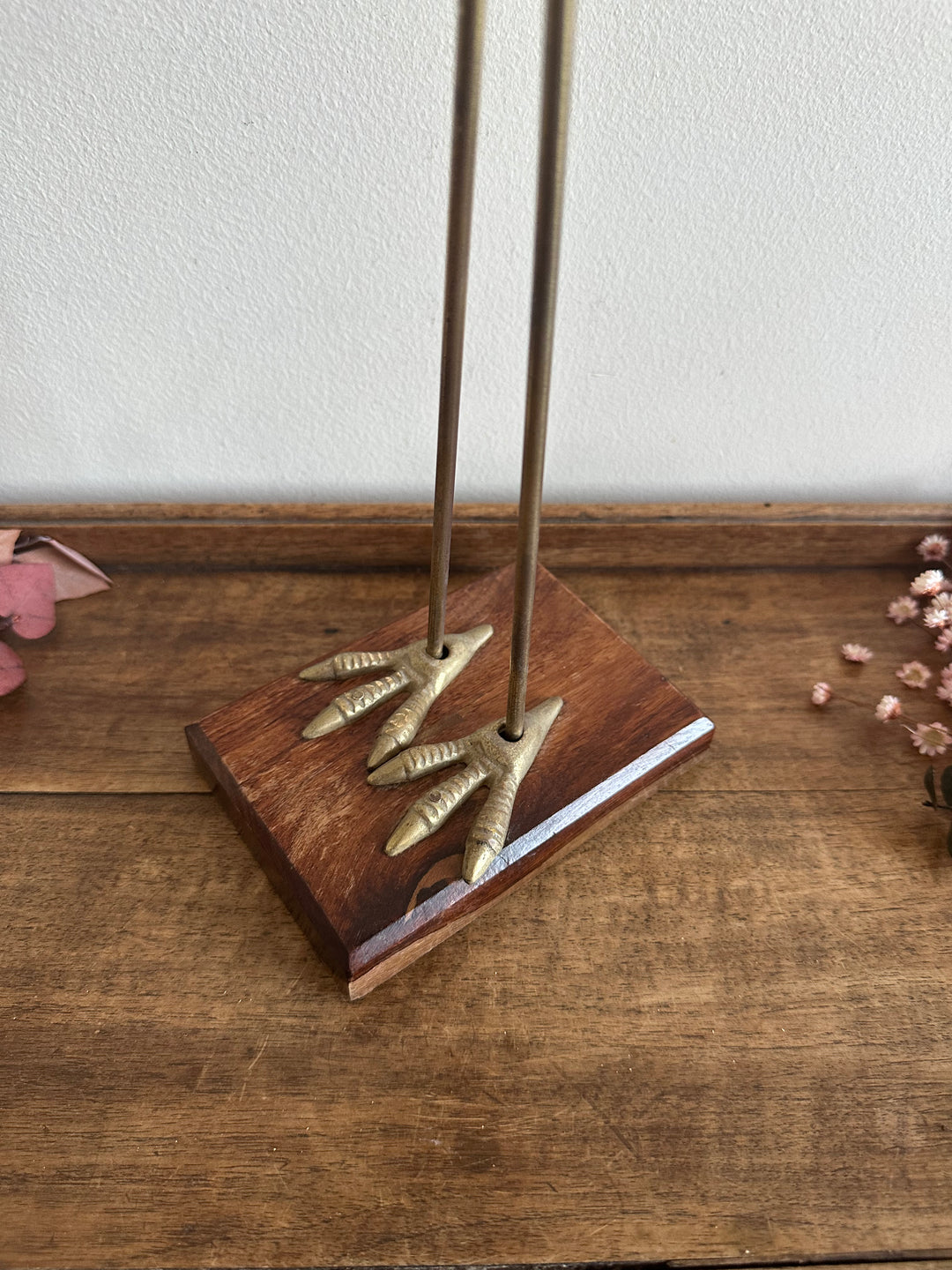 Héron en bois pied en laiton sur socle rectangulaire