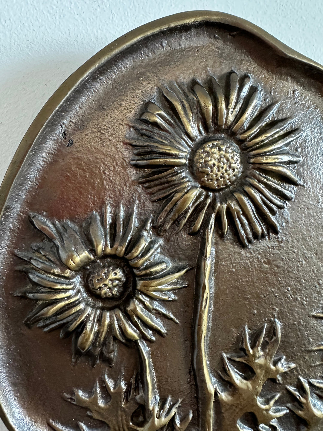 Sculptures en bronze représentation florale à accrocher