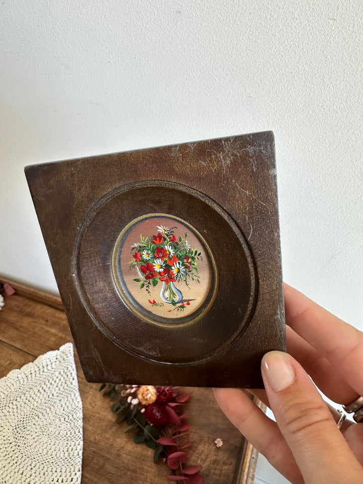 Peinture taille mini signée bouquet de fleurs dans cadre en bois années 30