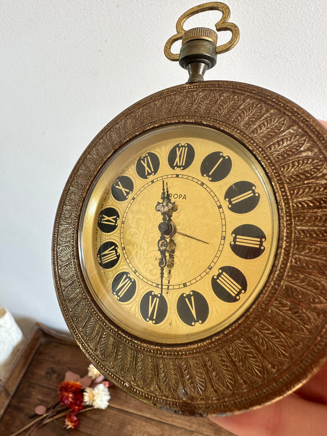 Réveil matin sur pied Europa en métal doré