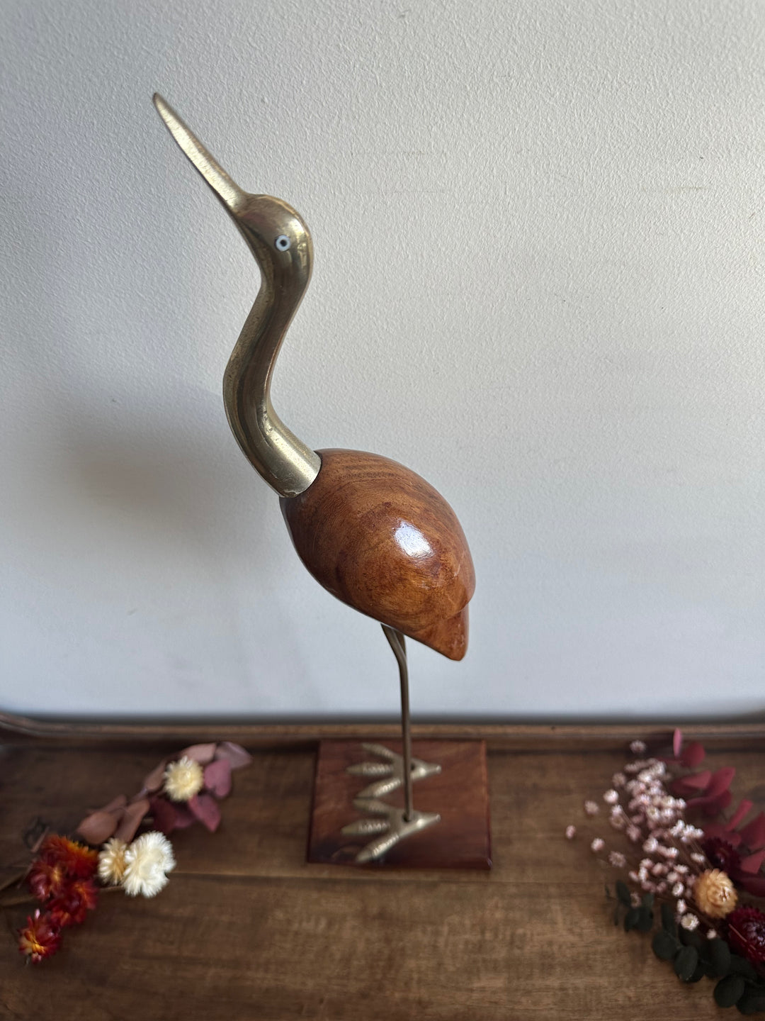 Héron en bois pied en laiton sur socle rectangulaire