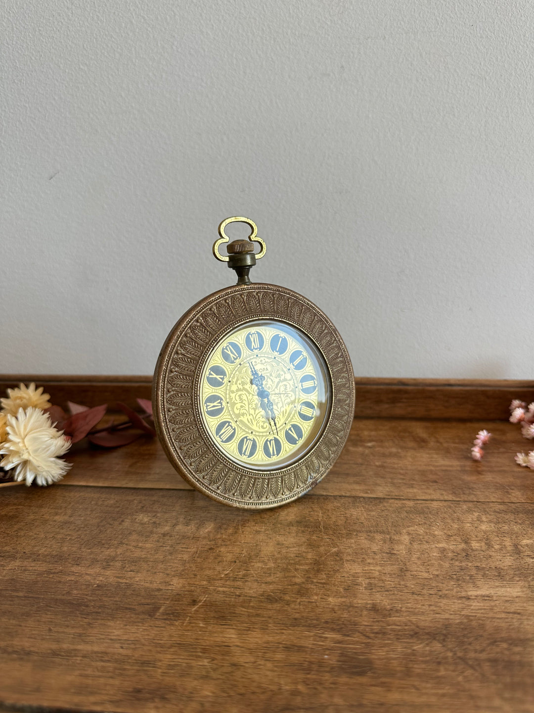 Réveil matin sur pied Europa en métal doré