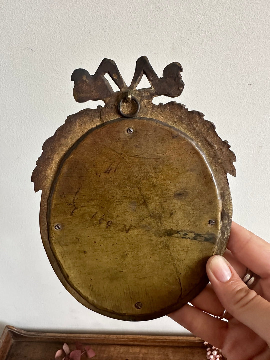 Cadre photo Napoléon III rond en bronze noeud sur fronton