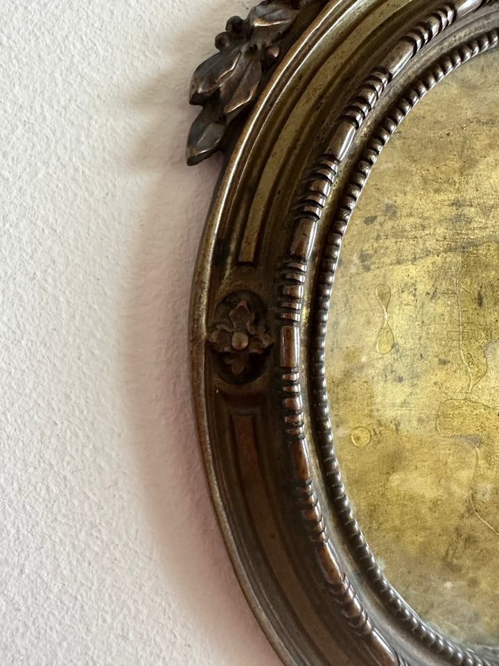 Cadre photo Napoléon III rond en bronze noeud sur fronton
