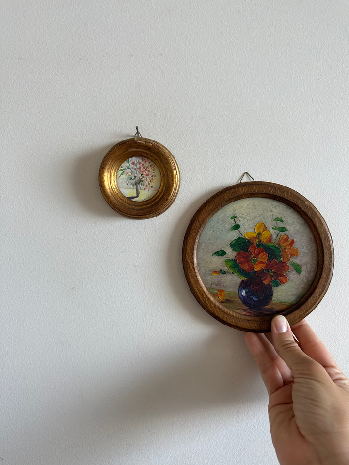 Peinture signée dans cadre en bois doré à la feuille taille XS