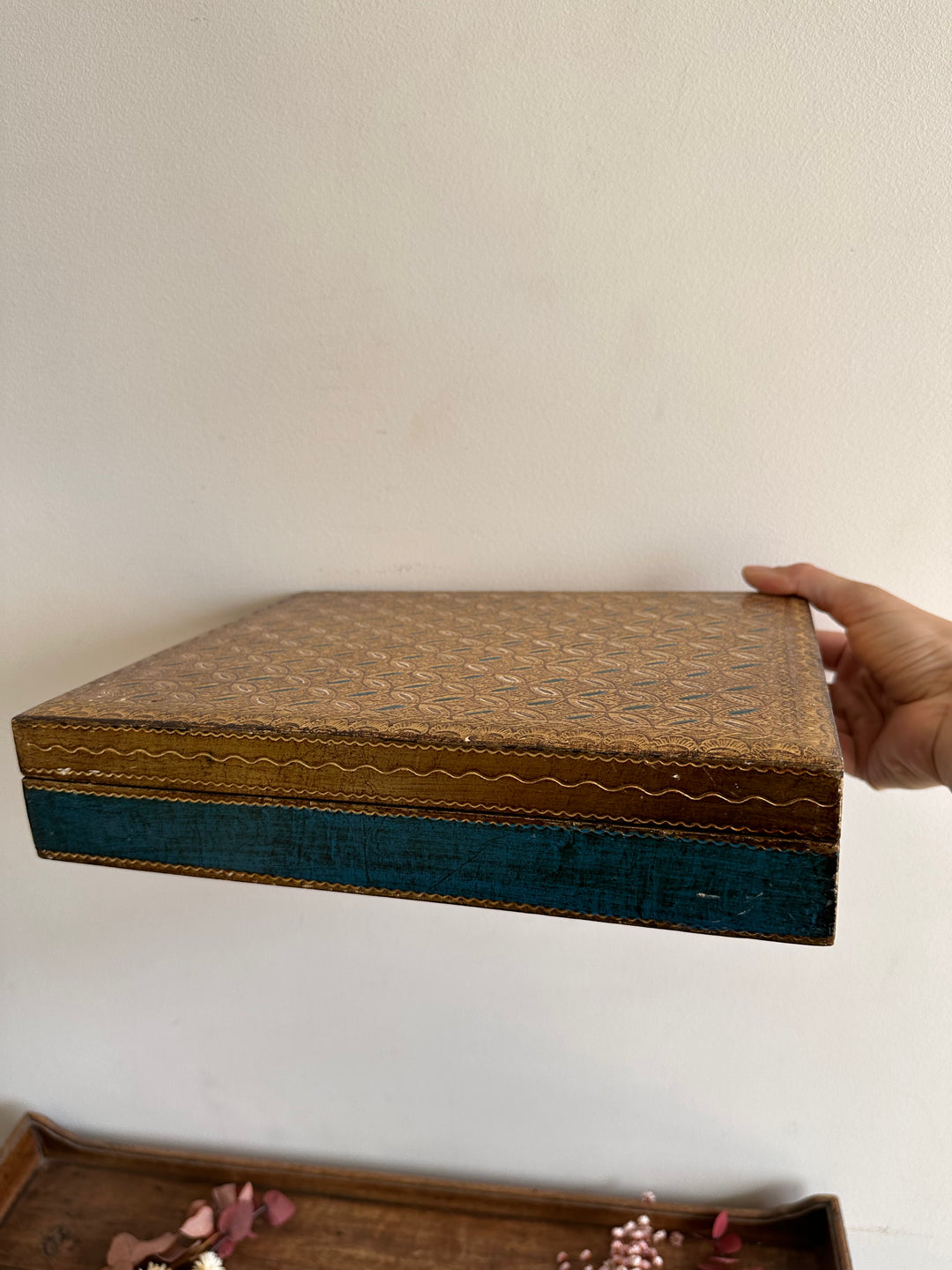 Boite à chocolats en bois décoration dorée style florentin