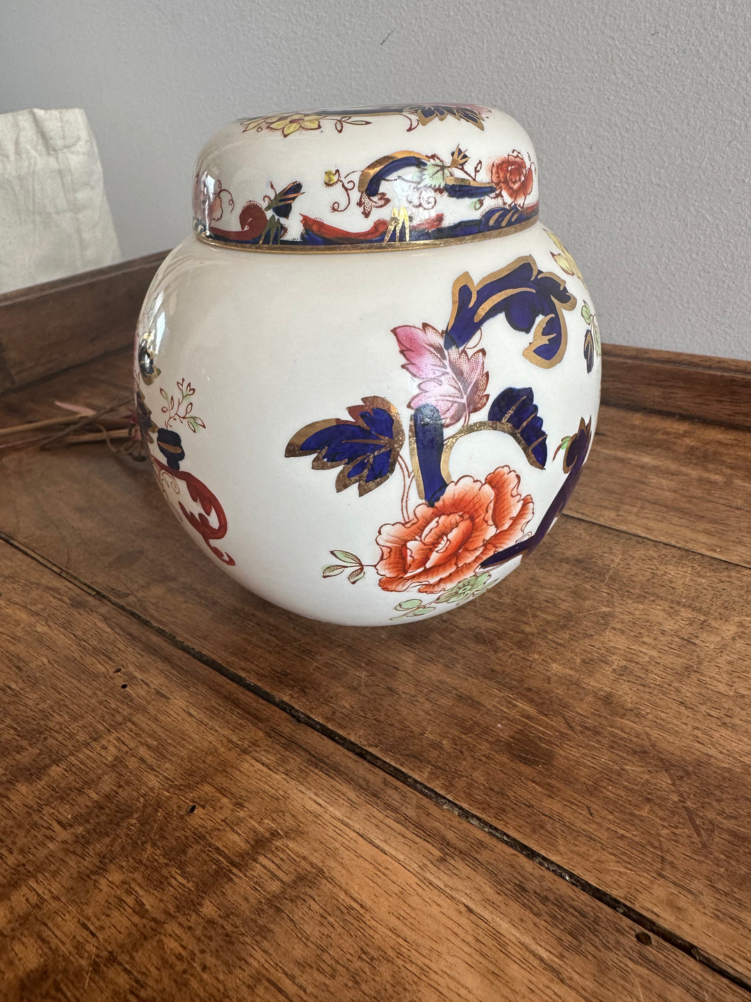 Pot en porcelaine peinte avec couvercle Made in England