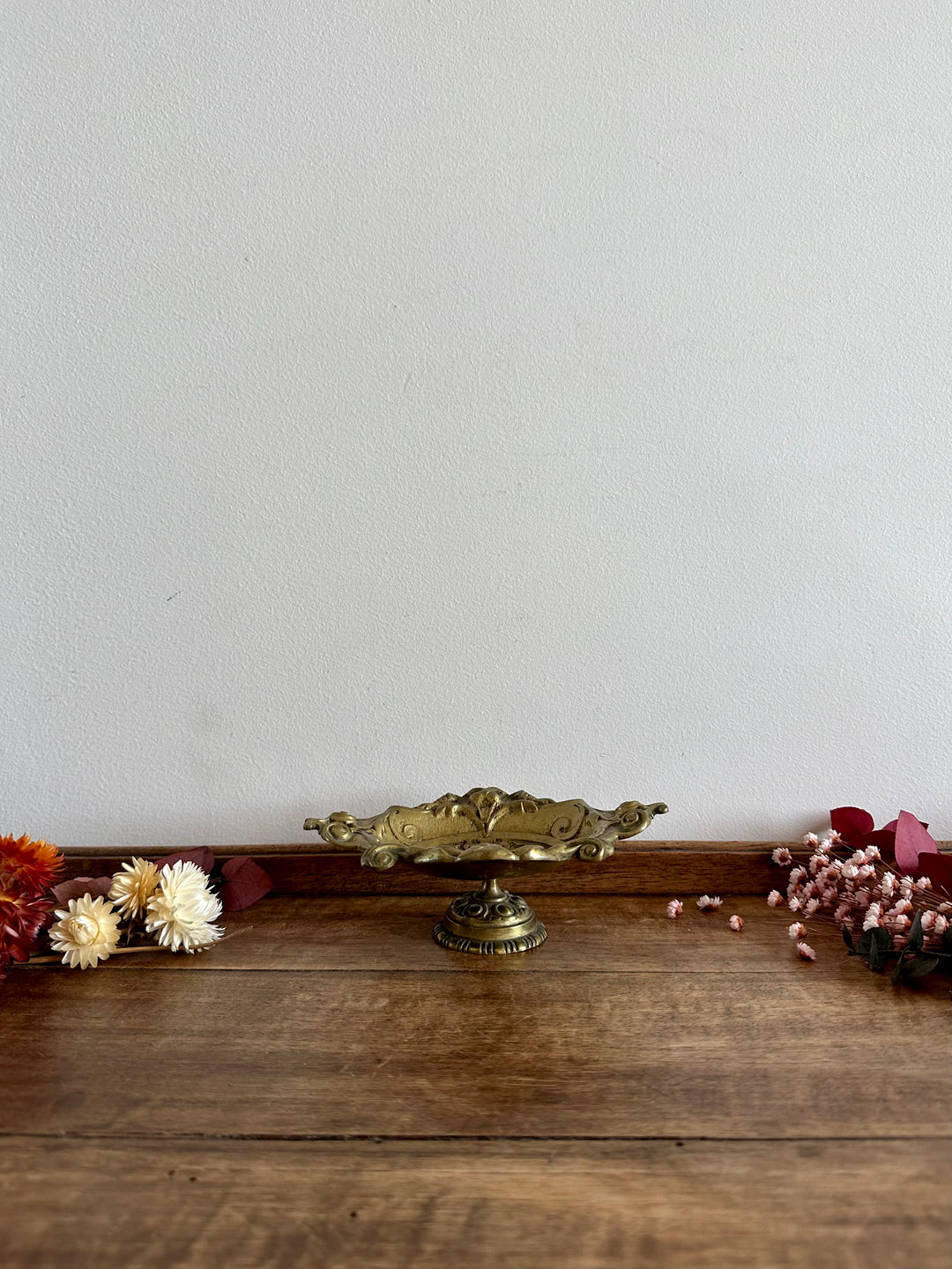 Vide poche sur pied en bronze ornement gothiques