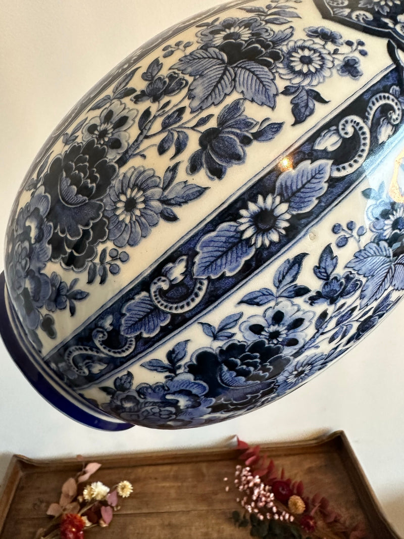 Vase signé Delfia motifs bleus Delft
